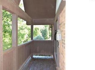 5703 NW Verlin Dr, Parkville, MO 64152