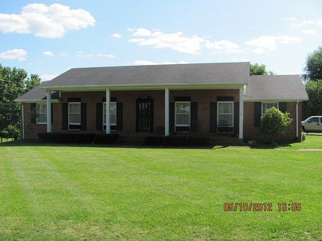 1st image of 302 Cardinal Dr