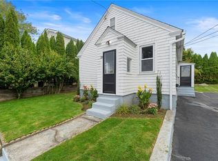 22 Goulart Ave, Bristol, RI 02809