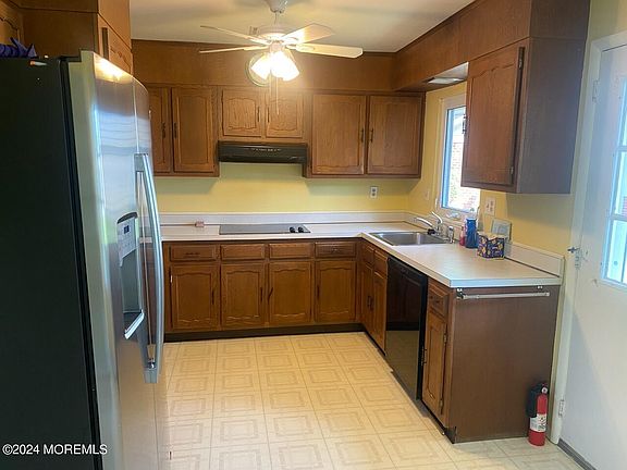 3rd image of 1232A Hamilton Court #A