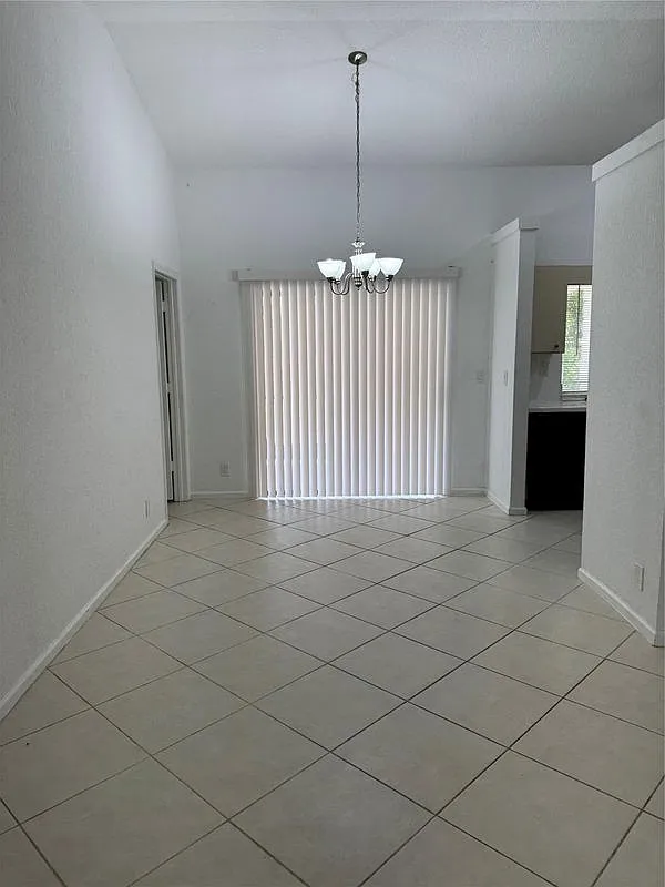 4 bed, 2.0 bath, 1907 sqft, $3,900 — Photo 2