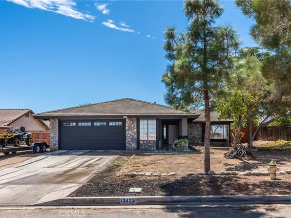 13423 Palm St, Oak Hills, CA 92344