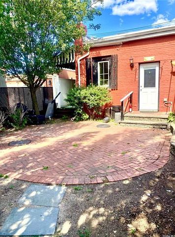 1st image of 139 Lake Ave #300