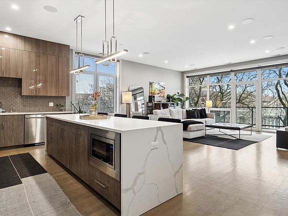2nd image of 3518 W Wolfram St #2