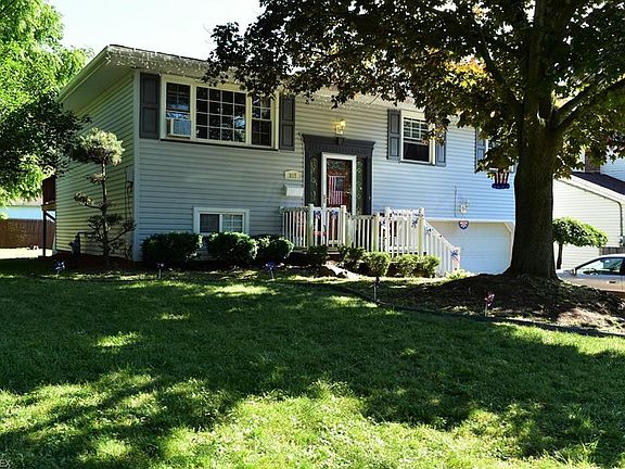 4th image of 217 Argyle Ave