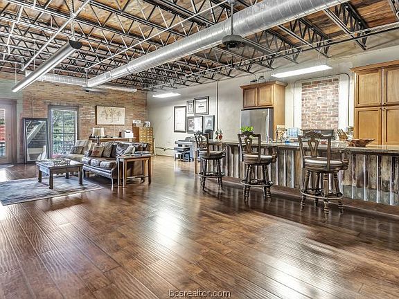 4th image of 211 N Main St APT 22