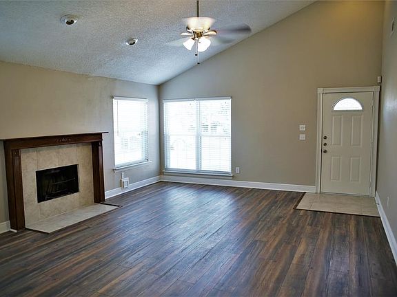 3rd image of 3915 Mountain Rose Ln