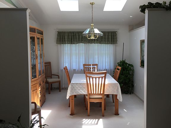 4th image of 240 Harbel Dr