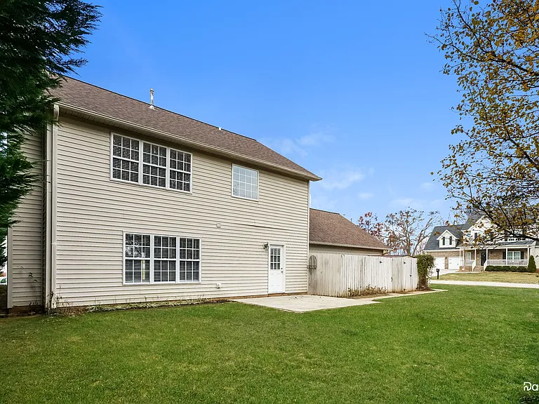 301 Tarheel Ln — Photo 15