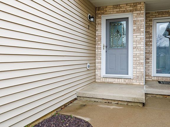 2nd image of 8 Rock Garden Ct APT 1