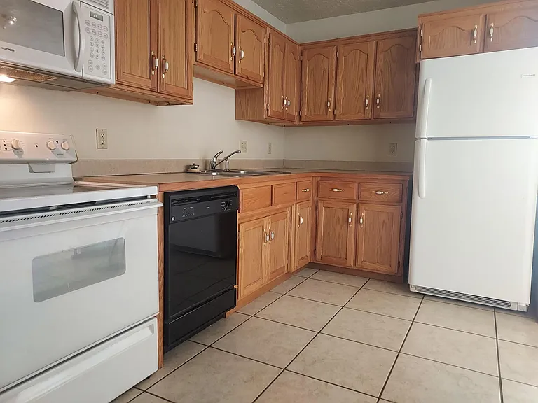 Kitchen Photo #2