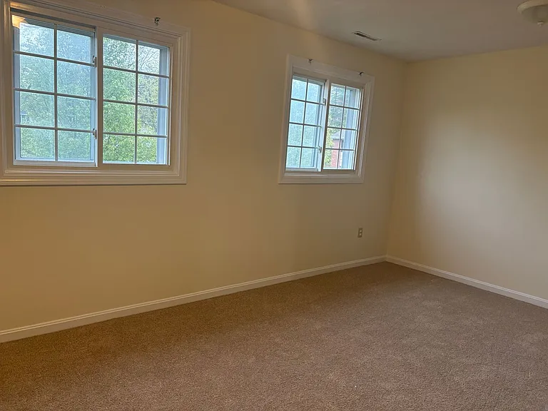 Townhouse Road Apartments — Photo 15