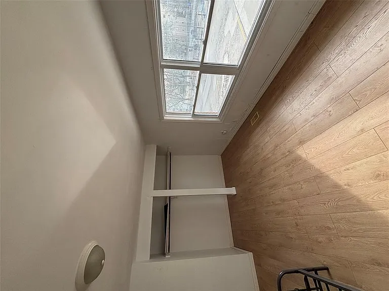 834 Exmouth St #22 — Photo 12