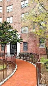 6141 Saunders St APT B49, Flushing, NY, 11374