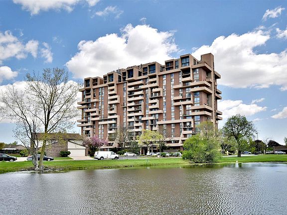3rd image of 465 W Dominion Dr Unit 703