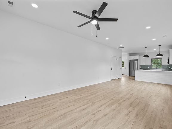 3rd image of 303 Tania Ln