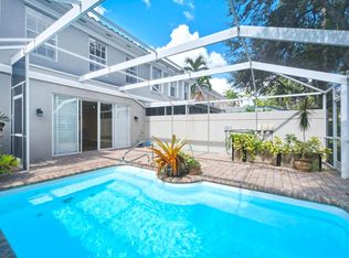 5729 Cove Cir, Naples, FL 34119