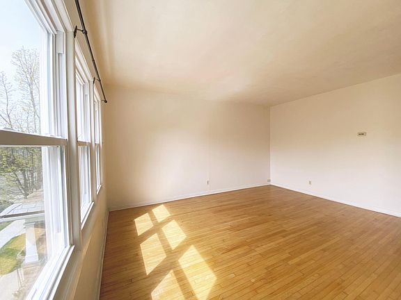 4th image of 2962 N Pierce St #A