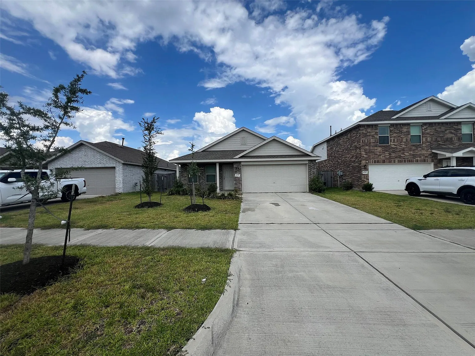 3 bed, 2.0 bath, 1302 sqft, $2,100 — Photo 2