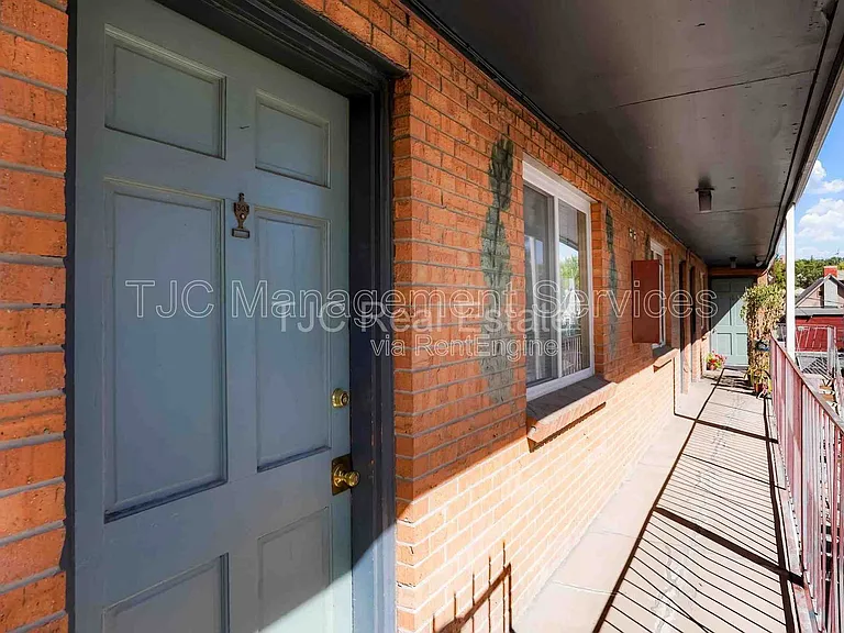 1138 N Corona St #105 — Photo 11