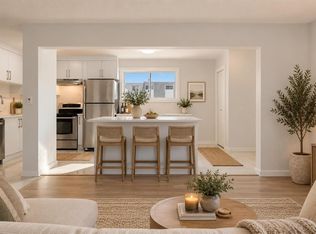 52 W Doverdale Mews SE, Calgary, AB T2B 1V9