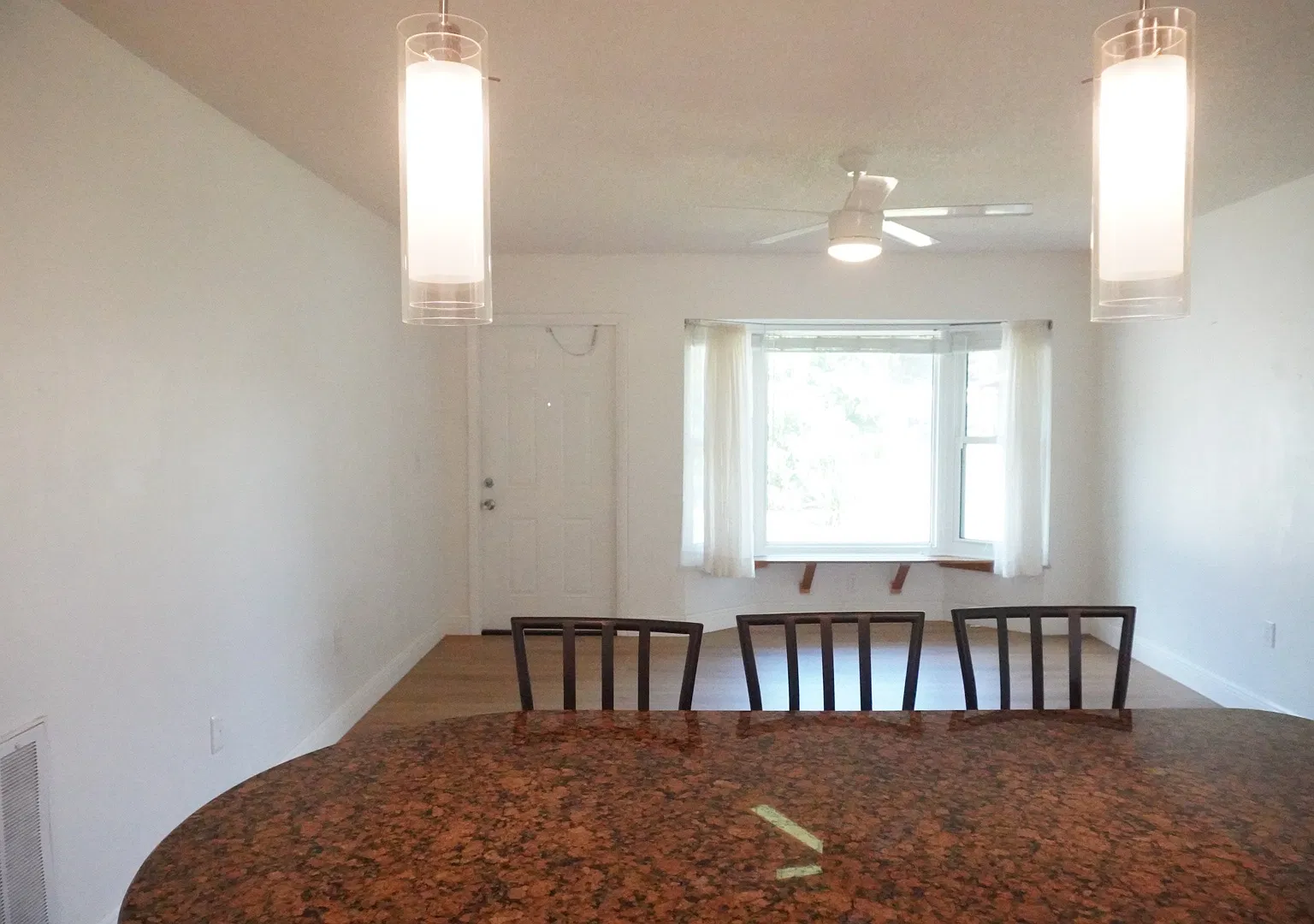 2 bed, 852 sqft, $2,395 — Photo 4