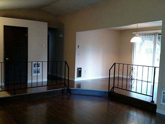 4th image of 708 NE 148th Ave