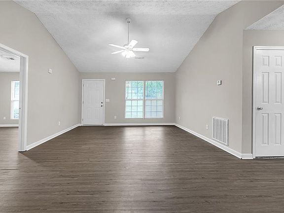 4th image of 1050 Longview Trl