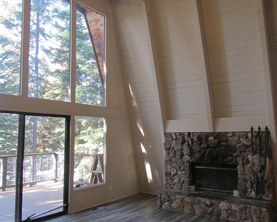 fireplace provides a nice warm focal point in the great room