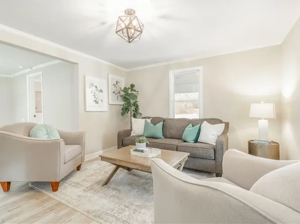 205 E Salisbury St, Denton, NC 27239