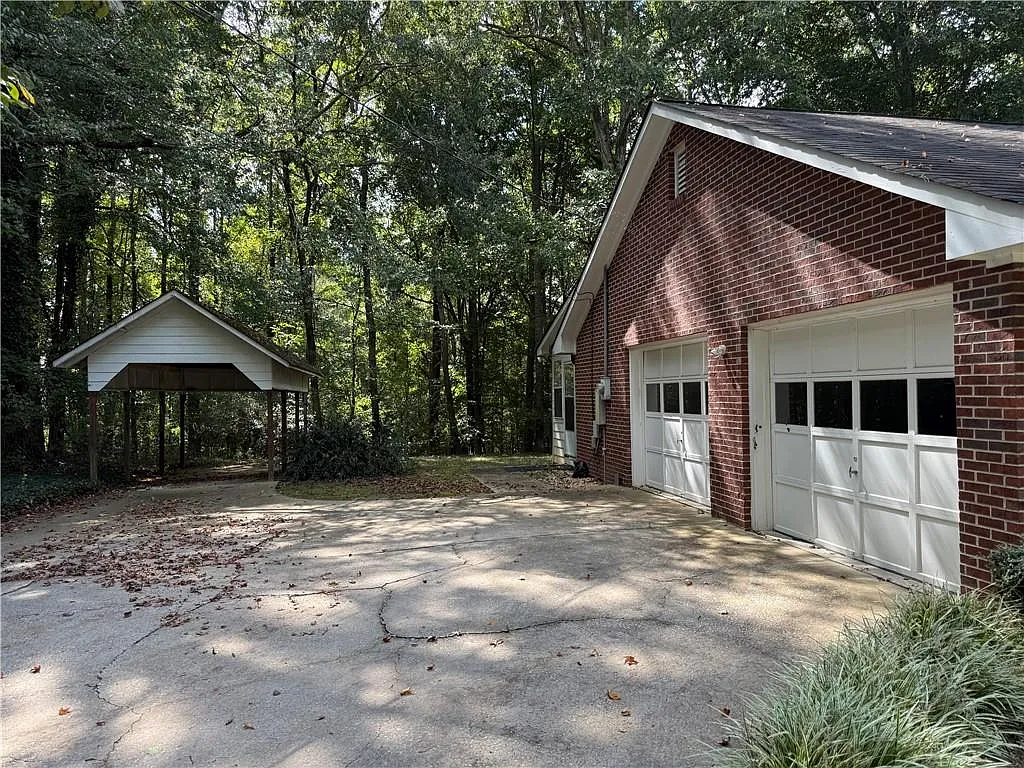 3 bed, 2.5 bath, 2194 sqft, $2,400 — Photo 4
