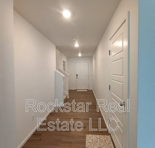 109 W Goldenrod Ave — Photo 9
