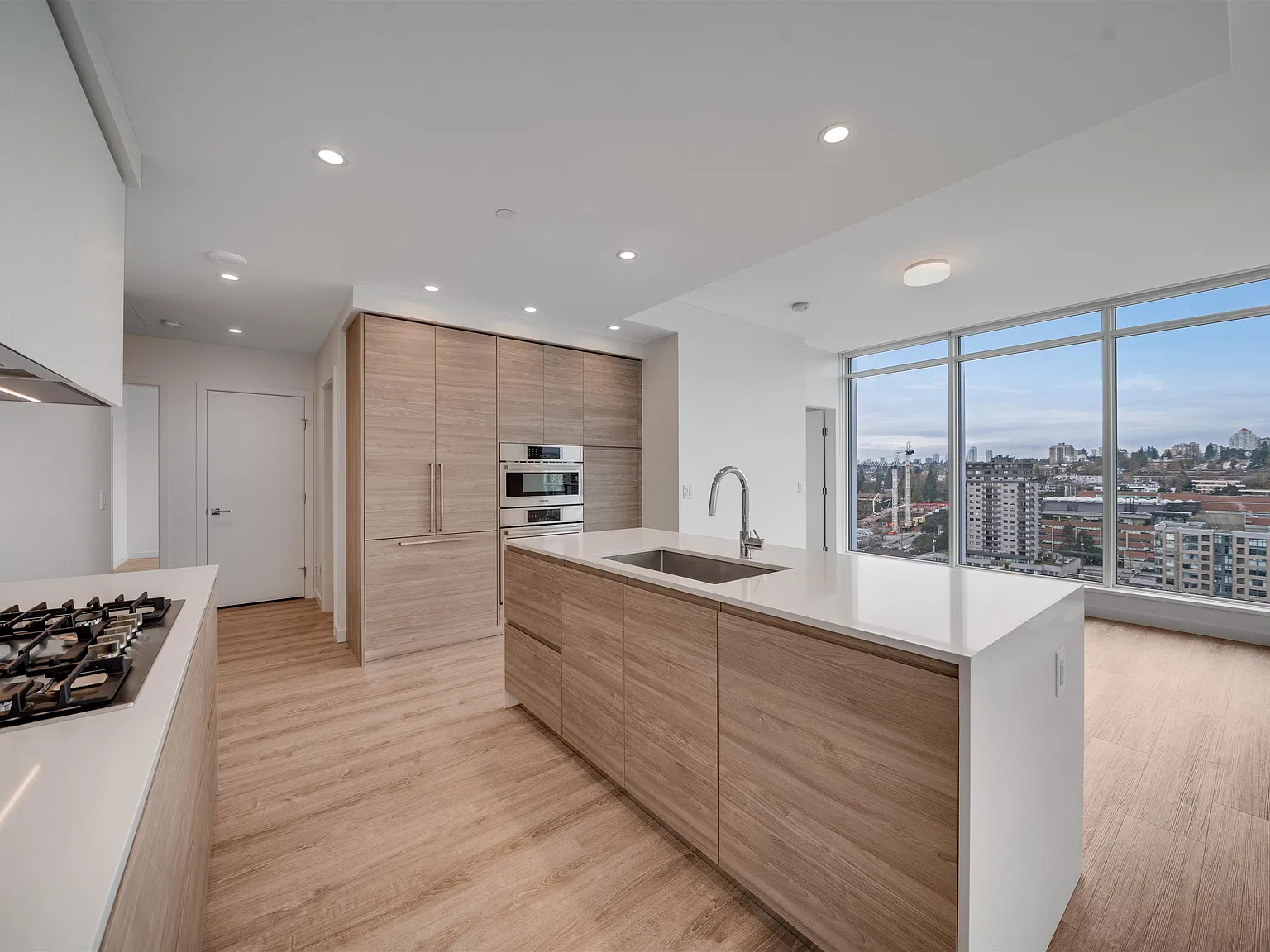 680 Quayside Dr — Photo 2
