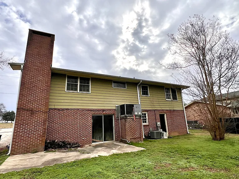 600 Brooks Rd — Photo 4