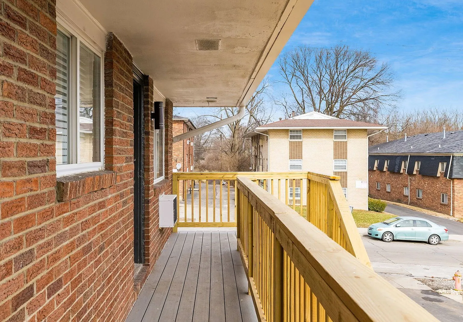 2 bed, 1.0 bath, $1,050 — Photo 2