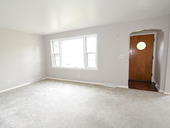 3rd image of 77 Keats Ave