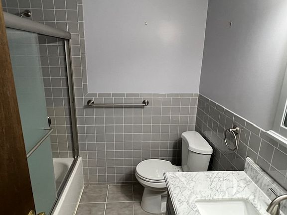 5th image of 301 Harrington Dr N