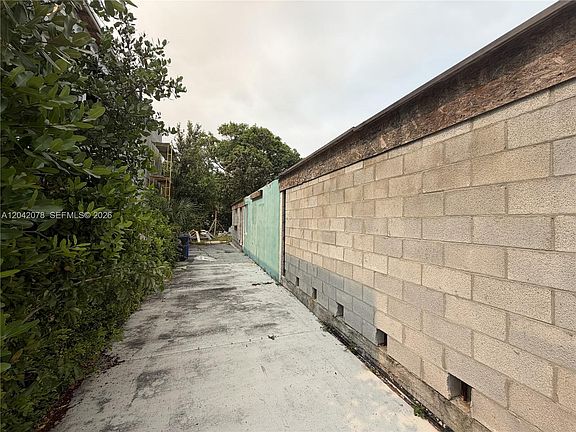 4th image of 615 SW 16th St