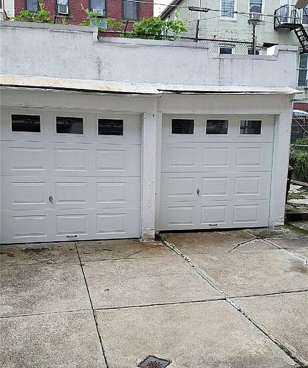 2nd image of 2747 Barnes Ave