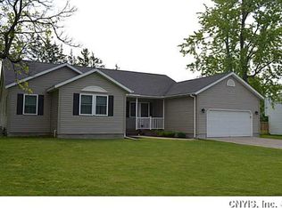 9402 Woodlawn Dr, Brewerton, NY 13029