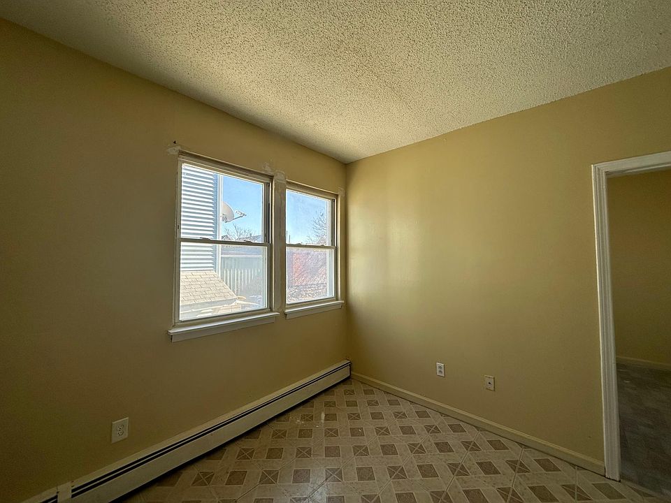 2nd image of 138 Locust St #8