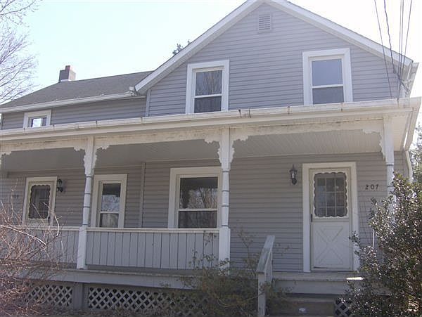 207 E. Walnut