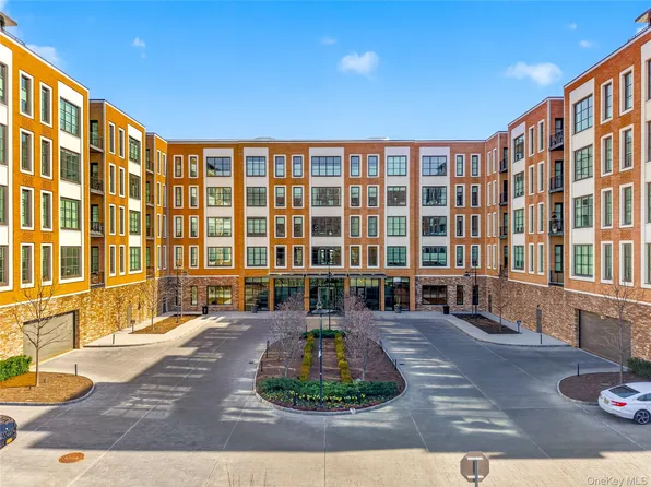 100 Garvies Point Road #1304, Glen Cove, NY 11542