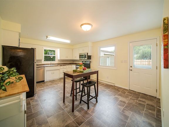 5th image of 1008 Ida St