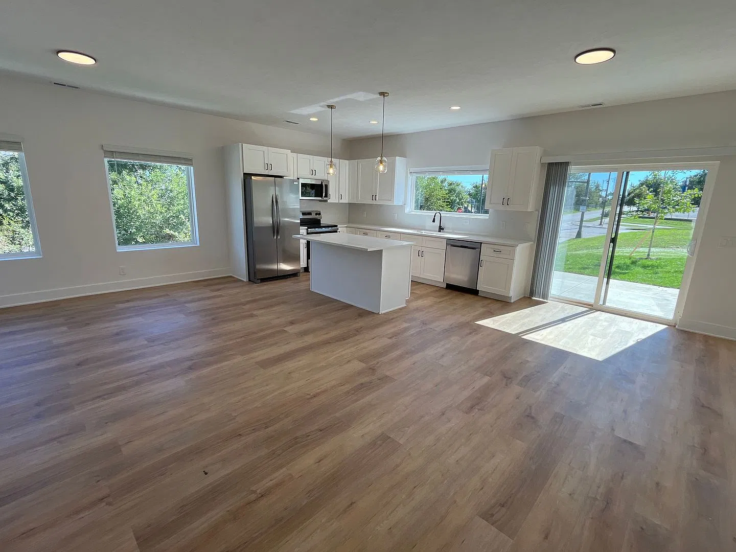 4br 3bath Townhome New Construction Midtown — Photo 2