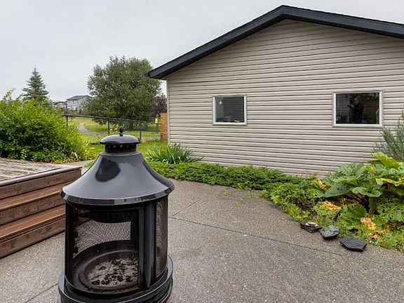 5th image of 104 N Coalbanks Blvd W