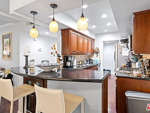 5th image of 6708 Hillpark Dr APT 403