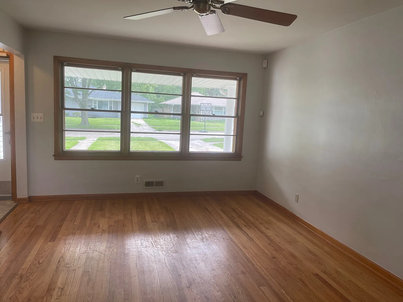 3 bed, 1200 sqft, $1,795 — Photo 2