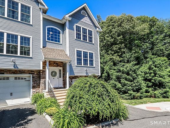 3rd image of 41 Short Oak Drive #41
