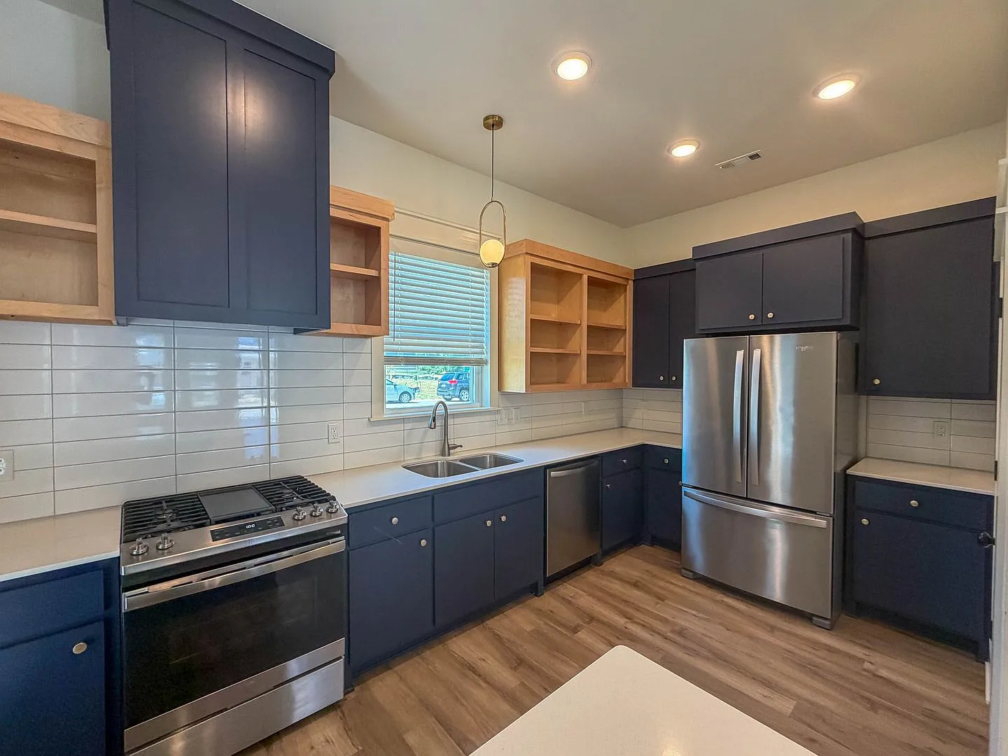 Beautiful Modern Home For Rent Near the UofA! — Photo 3